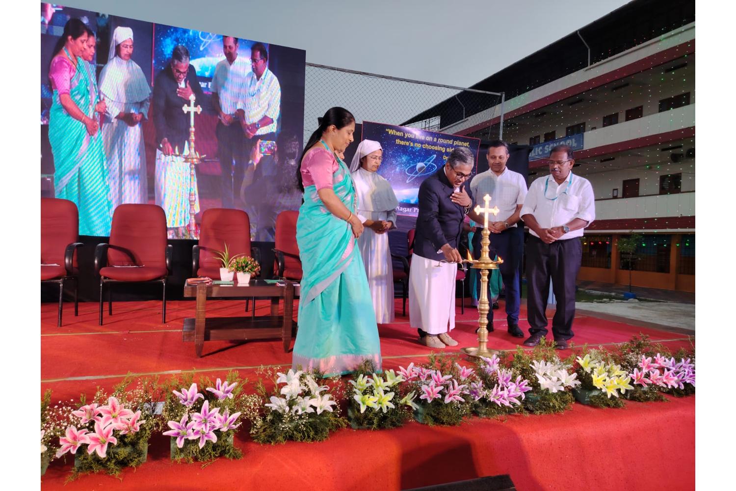 Smiles and steps of our KG stars.